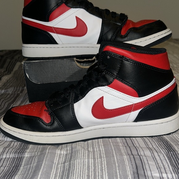 Air Jordan 1 Mid Bred Toe Size 11 (Used) - Picture 6 of 16